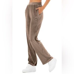 Alo yoga Velour Baller Pant in color hot cocoa brown size xs